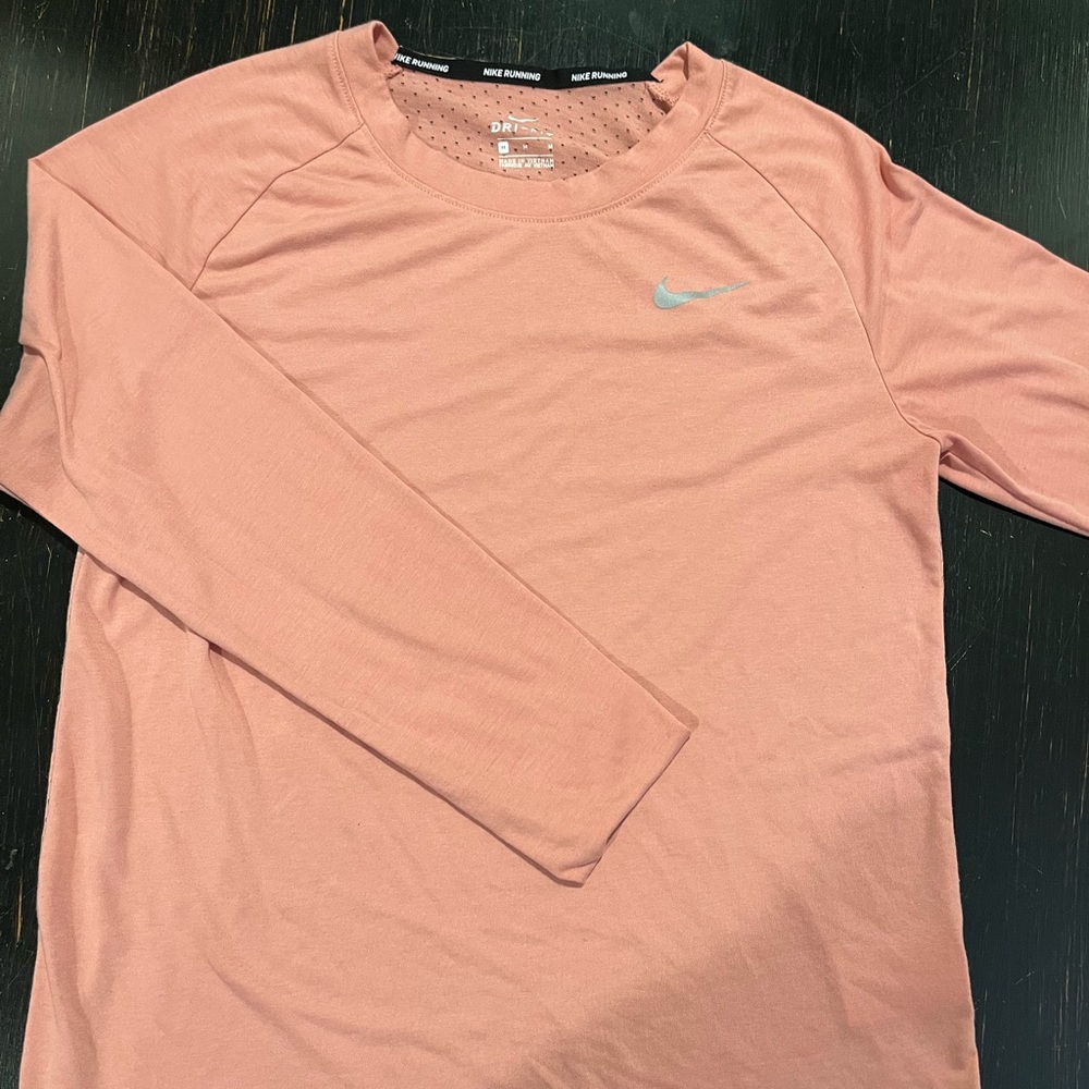 womens medium light pink nike long sleeve